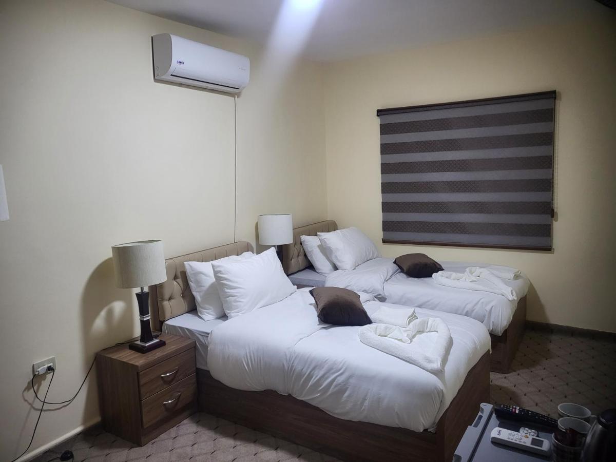 Petra Hills House Hostel Wadi Musa Exterior photo