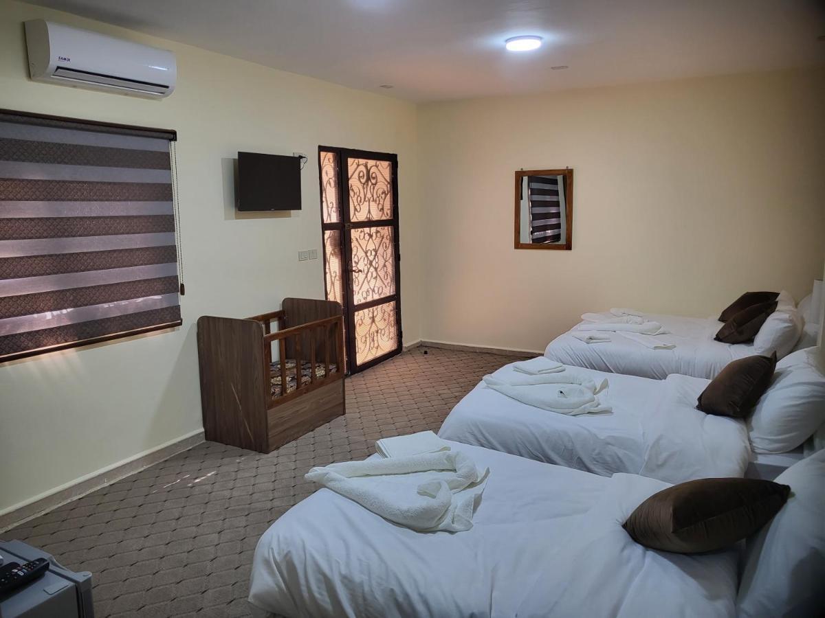 Petra Hills House Hostel Wadi Musa Exterior photo